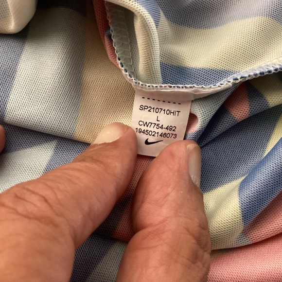 Nike FC Barcelona Soccer Jersey Women’s size Large pre match jersey - Picture 8 of 10